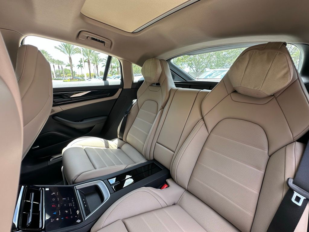 Thumbnail: 2025 Porsche Panamera - 31