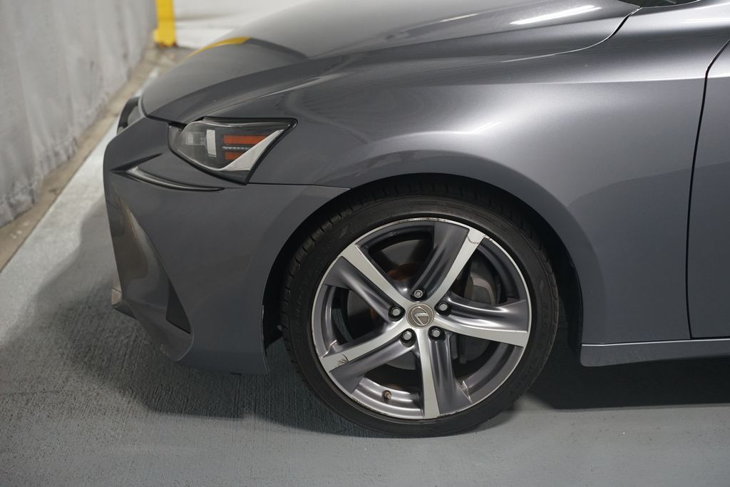 Thumbnail: 2018 Lexus IS - 5