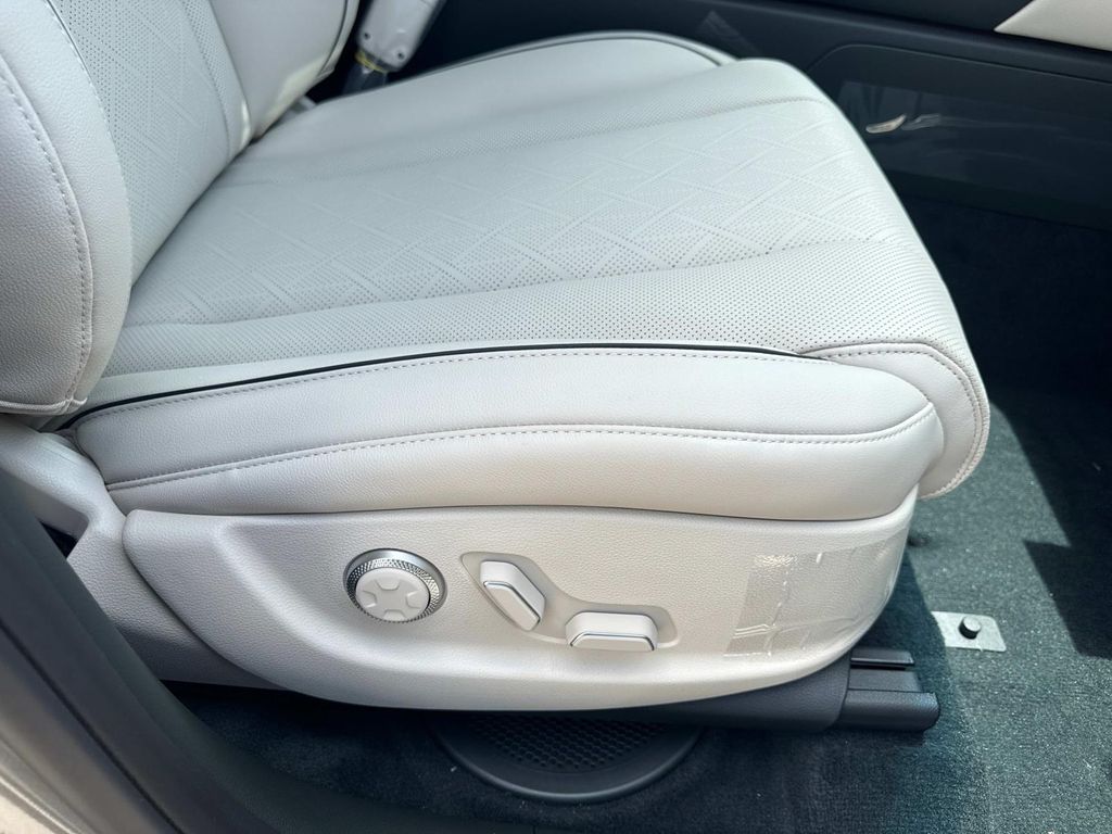 New 2026 White Genesis 3.3T Sport Prestige image 40