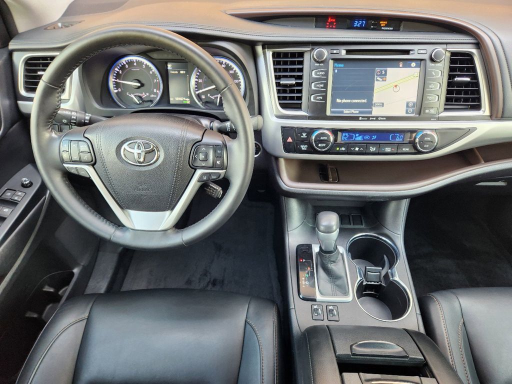 2017 Toyota Highlander XLE 28