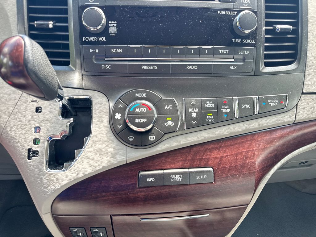 Used 2013 Silver Toyota XLE image 20