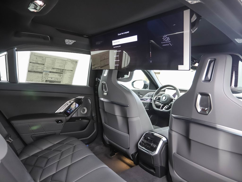 Thumbnail: 2025 BMW 7 Series - 27