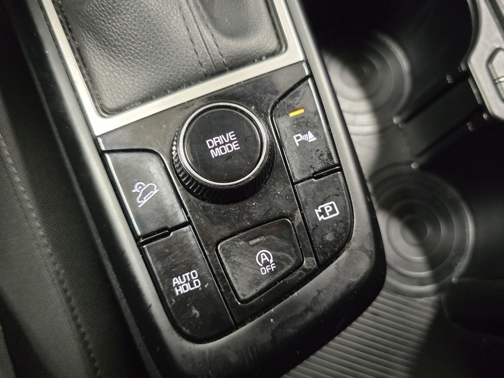 Used 2024 White Kia LX image 6