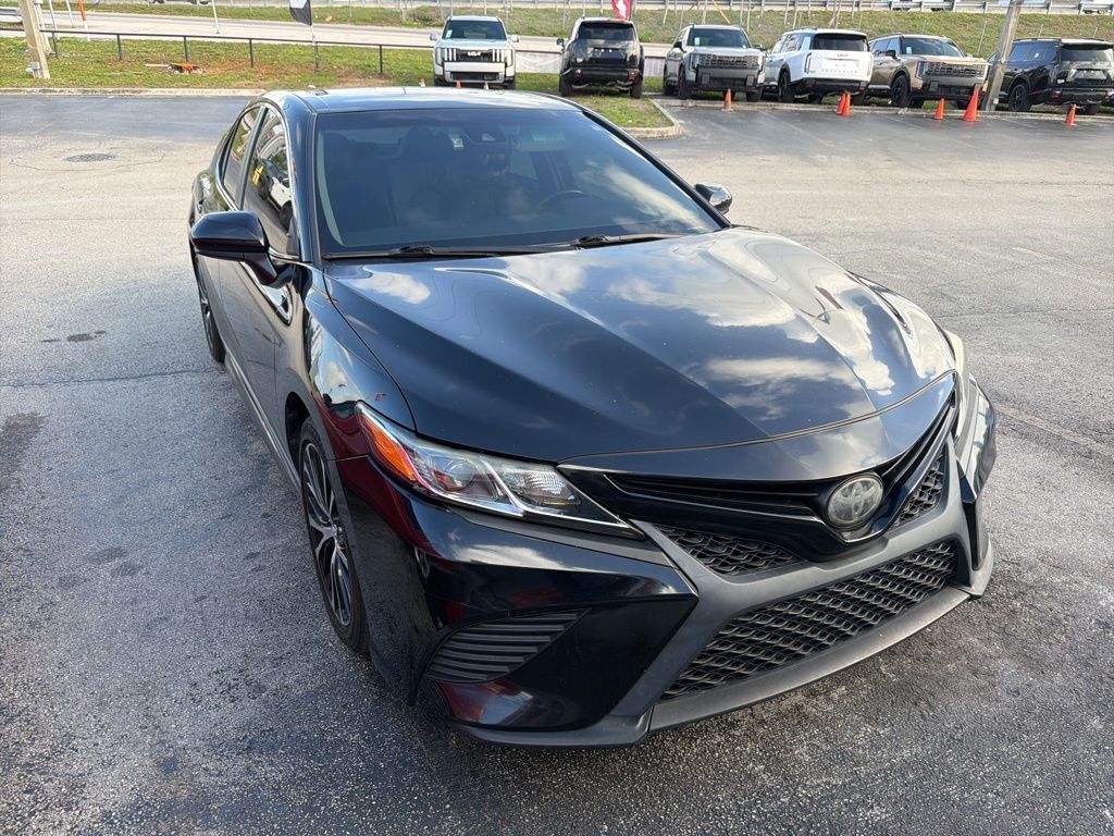 Used 2019 Toyota Camry SE with VIN 4T1B11HK2KU701373 for sale in Miami Lakes, FL
