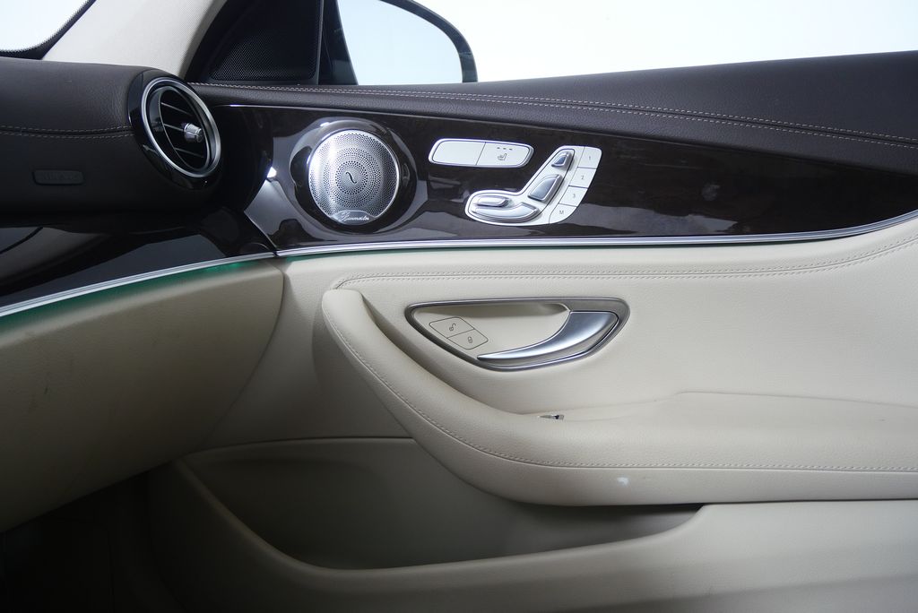 Thumbnail: 2017 Mercedes-Benz E-Class - 27