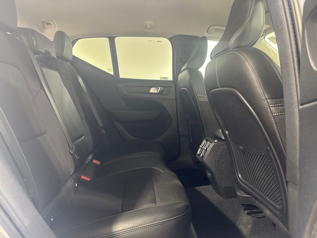 Used 2020 Silver Volvo Momentum image 24