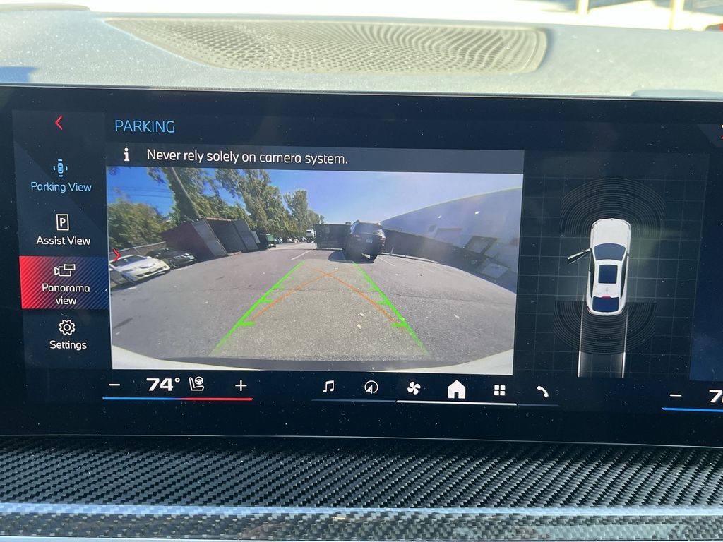 Thumbnail: 2025 BMW X6 - 17