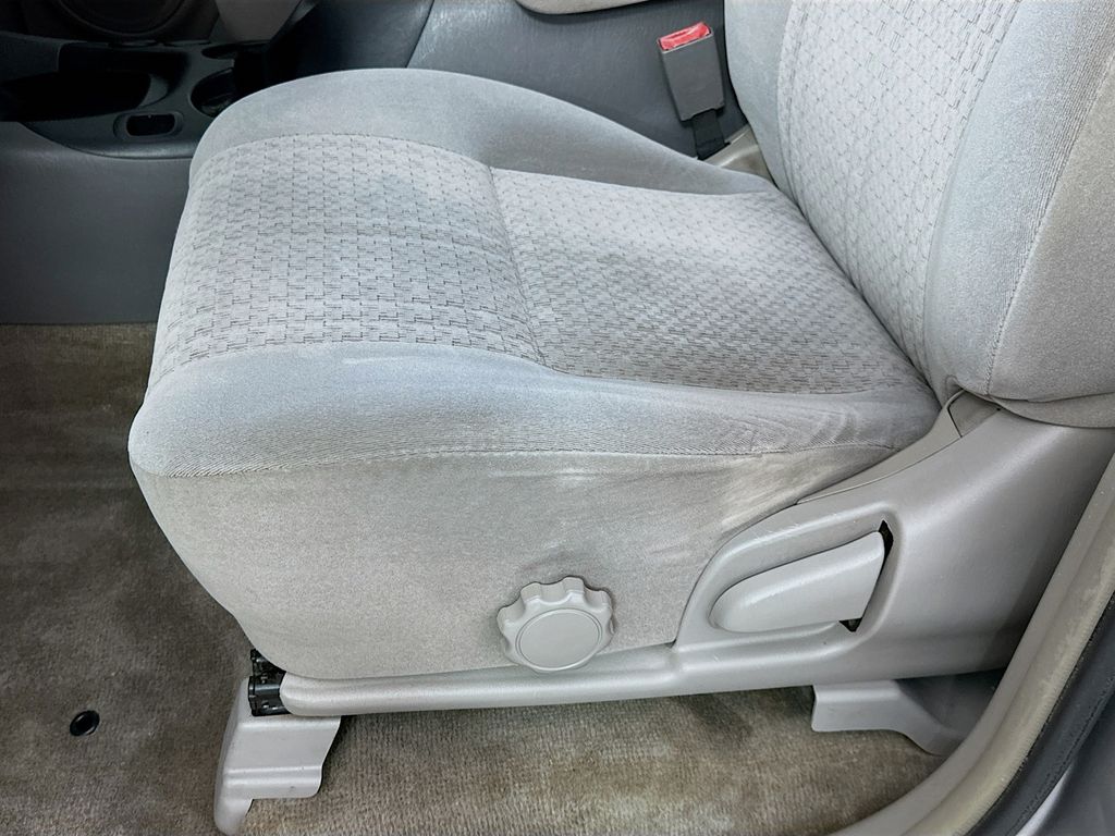 Thumbnail: 2004 Toyota Tundra - 18