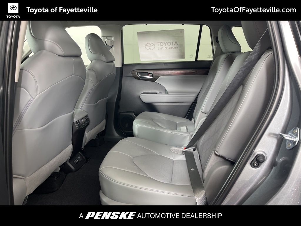 Thumbnail: 2026 Toyota Highlander - 25