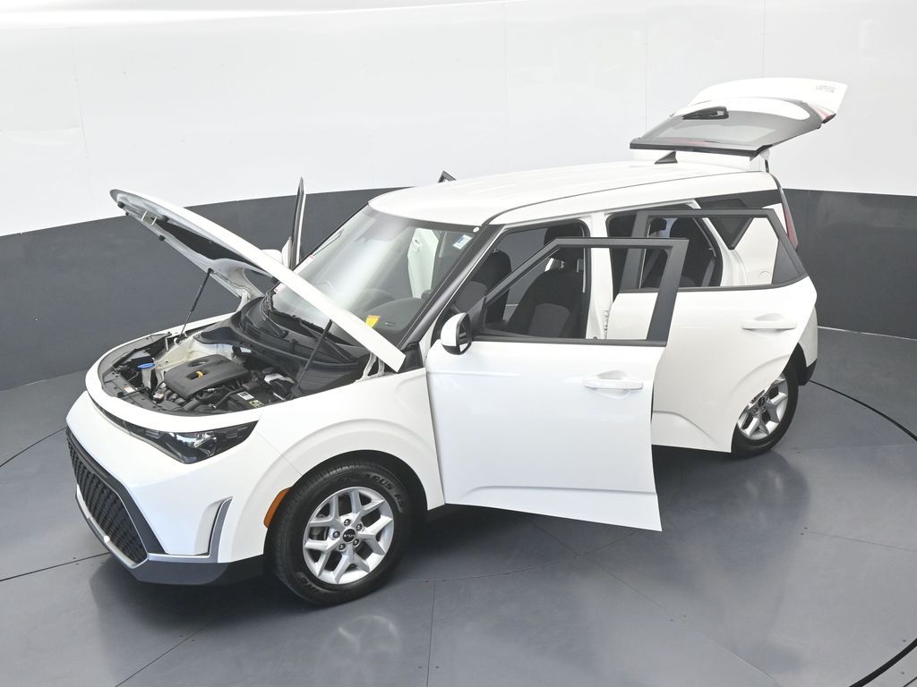 Used 2024 Snow White Pearl Kia LX image 60