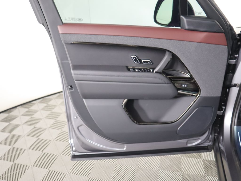 Thumbnail: 2025 Land Rover Range Rover Sport - 25