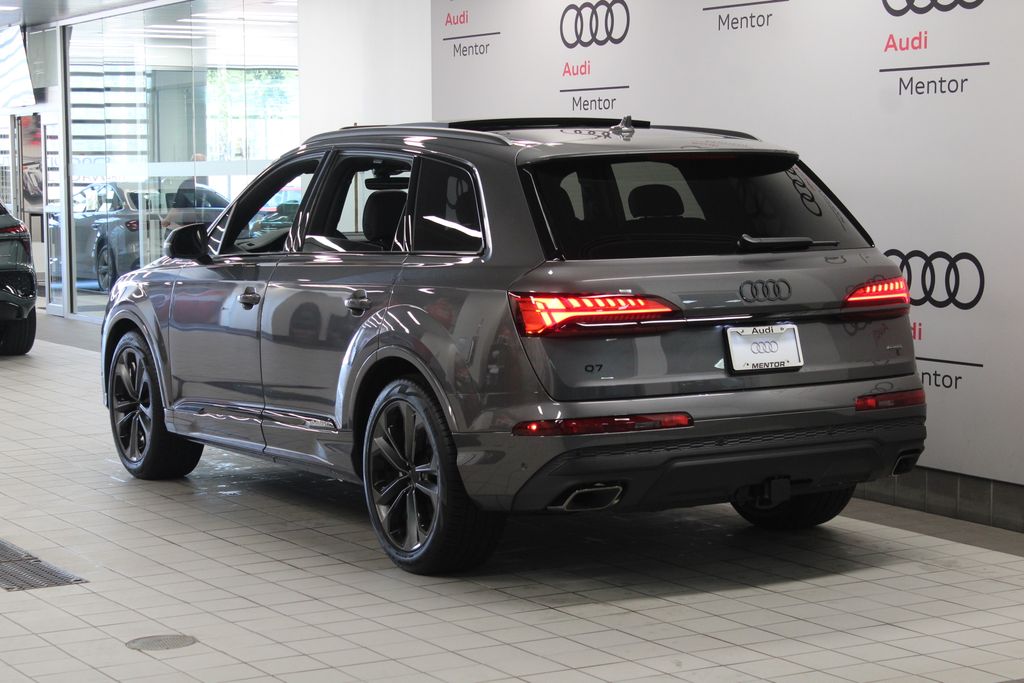 Thumbnail: 2026 Audi Q7 - 4