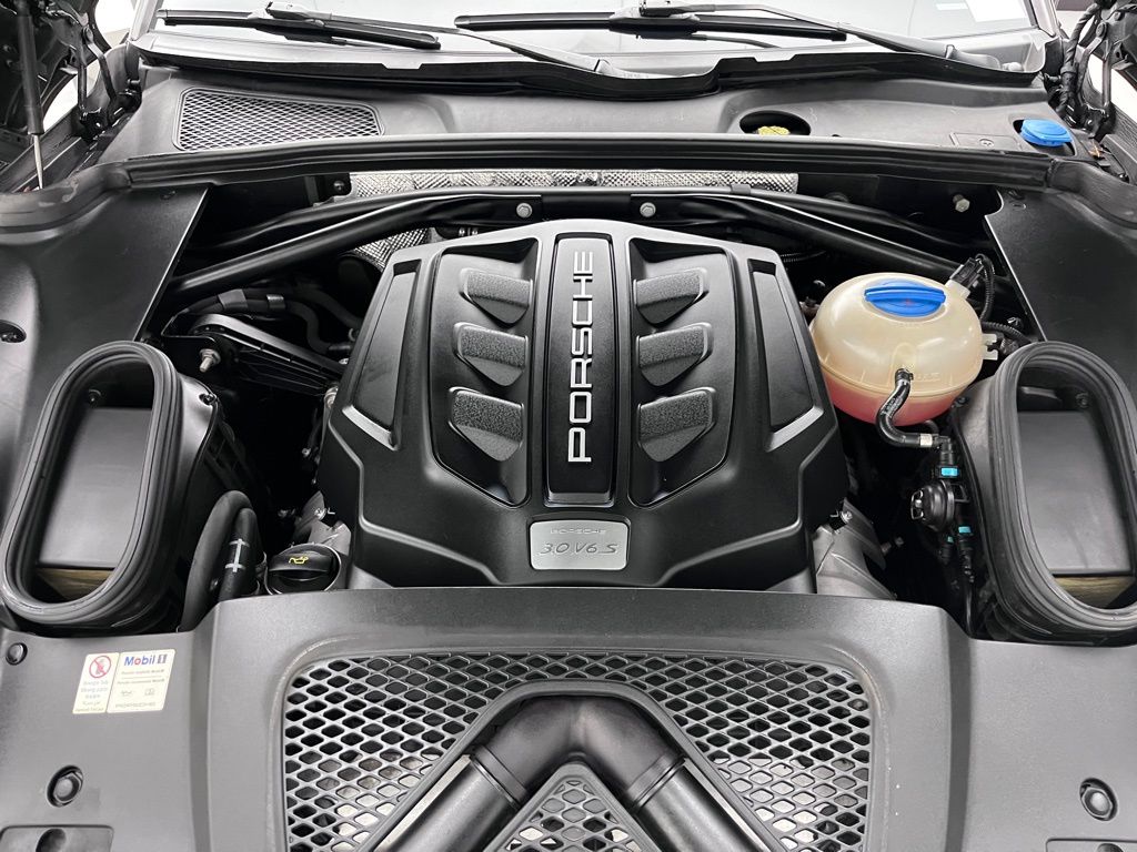 2017 Porsche Macan S 29