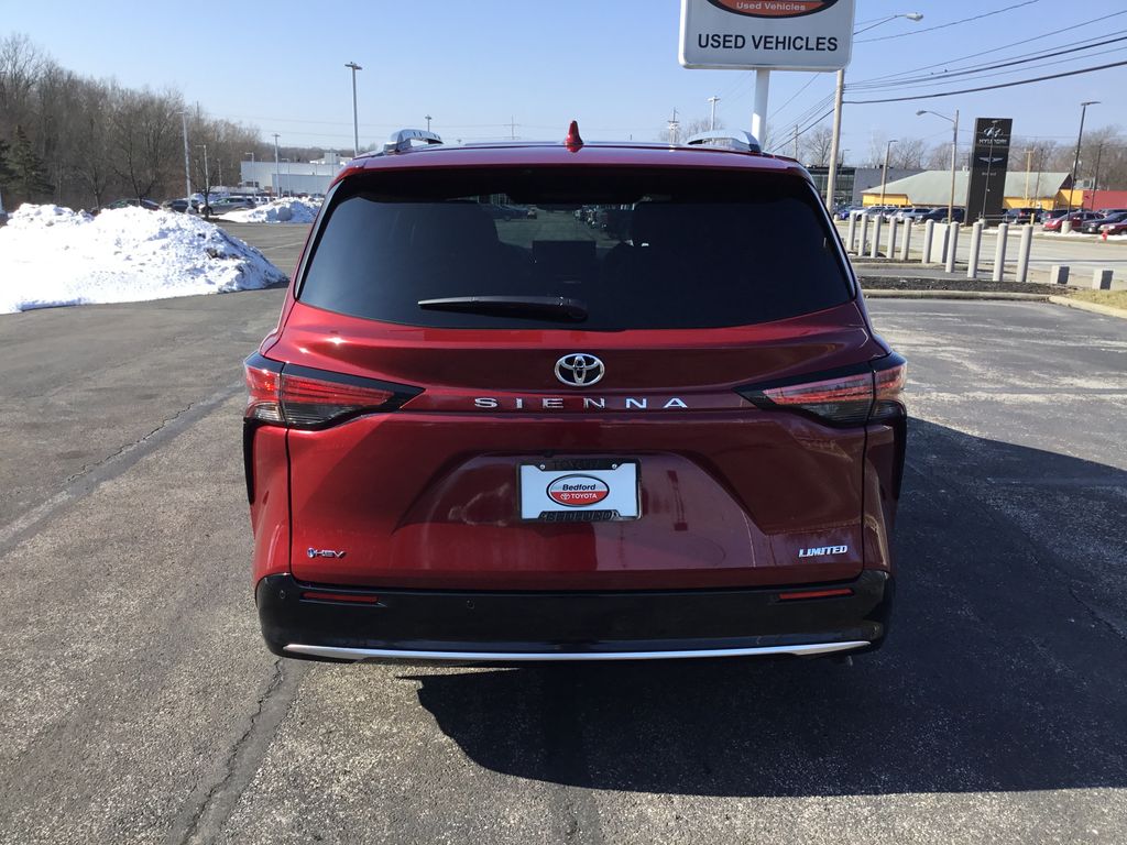 Thumbnail: 2026 Toyota Sienna - 4
