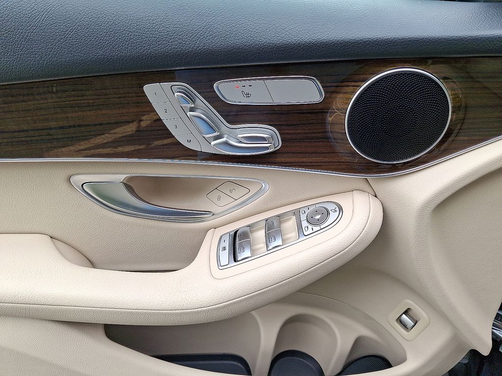 2021 Mercedes-Benz GLC 300 12