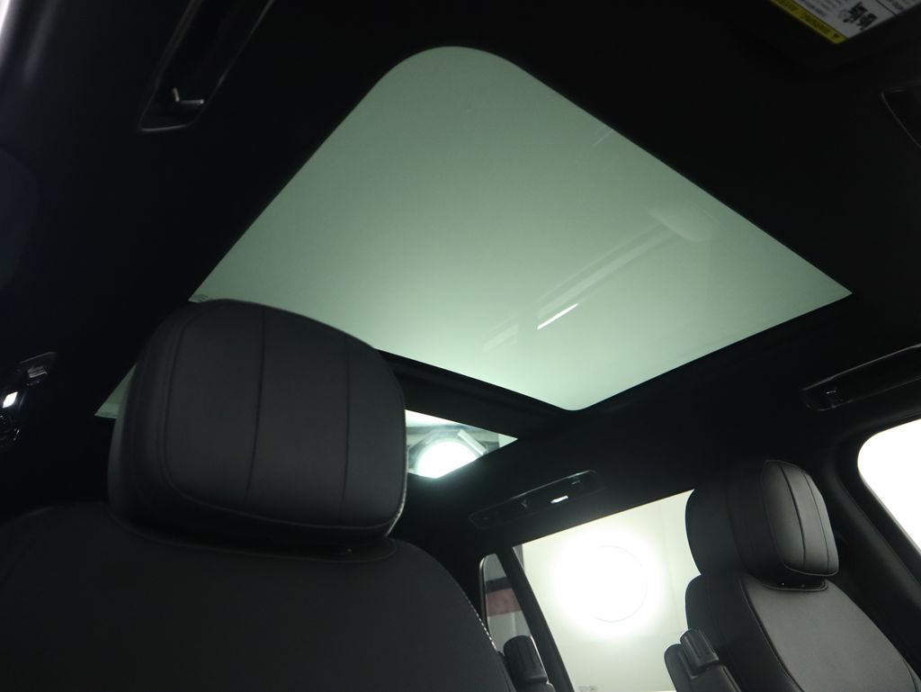 Thumbnail: 2025 Land Rover Range Rover - 19