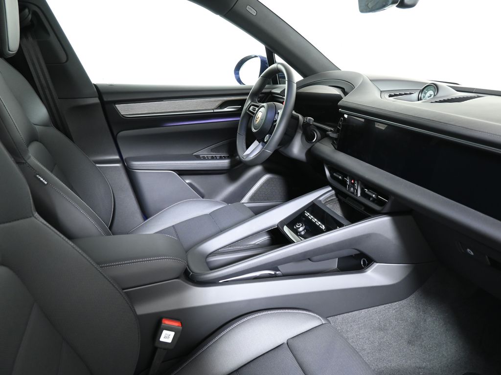 Thumbnail: 2024 Porsche Macan - 26