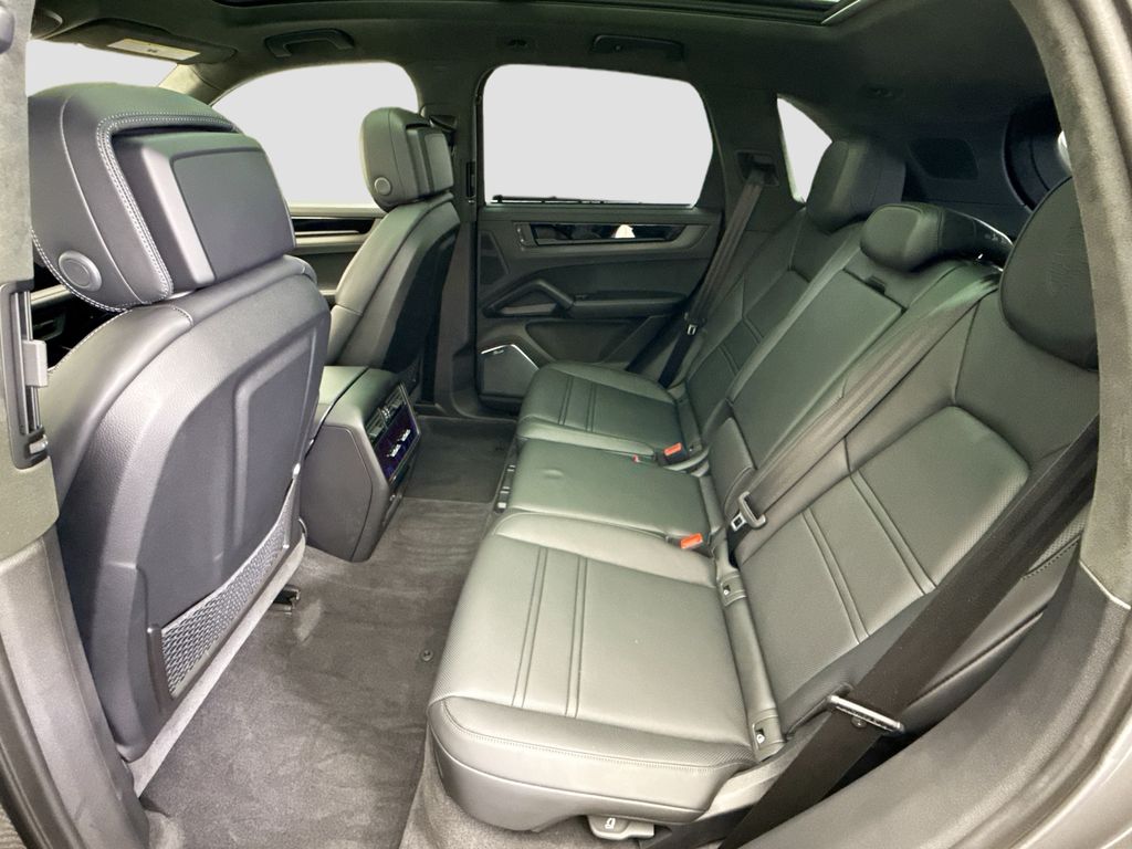 Thumbnail: 2025 Porsche Cayenne - 19