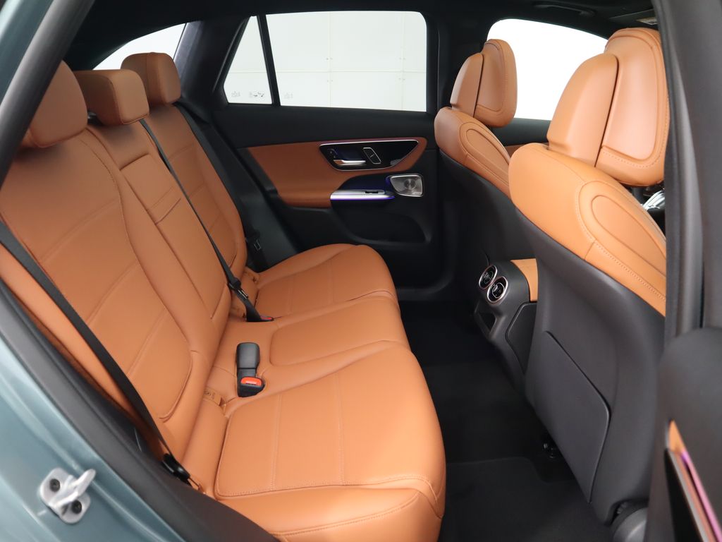 2025 Mercedes-Benz GLC 300 24