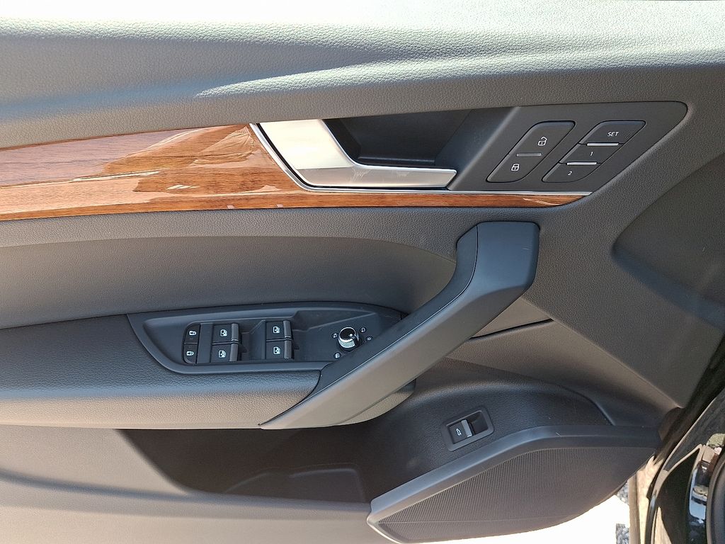 Thumbnail: 2023 Audi Q5 - 13