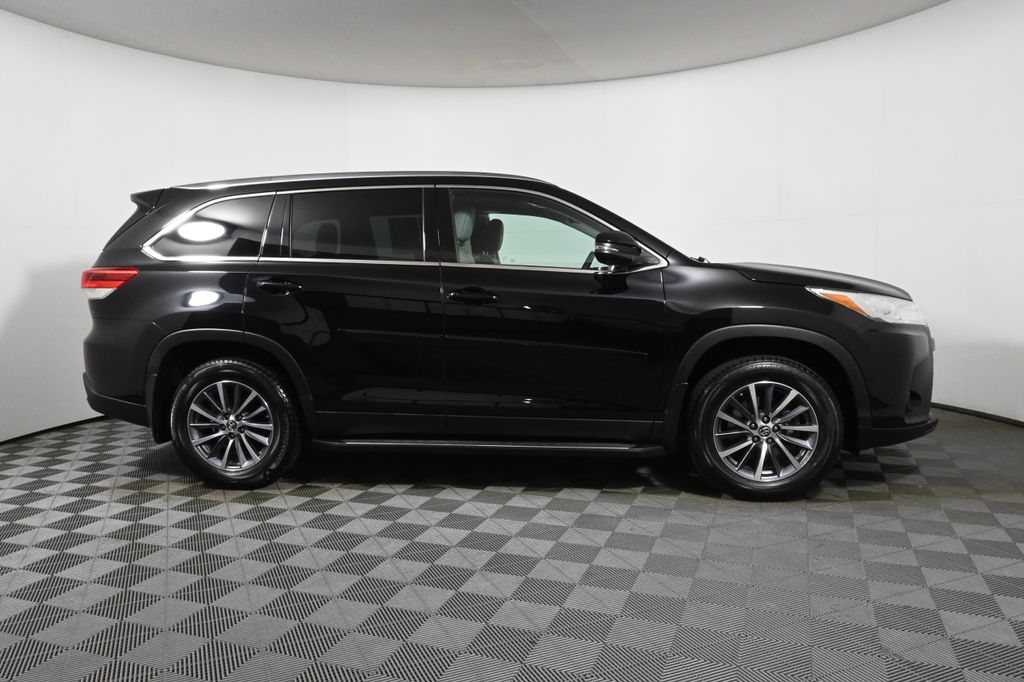 Thumbnail: 2019 Toyota Highlander - 8