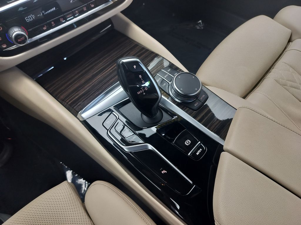 Thumbnail: 2023 BMW 5 Series - 18