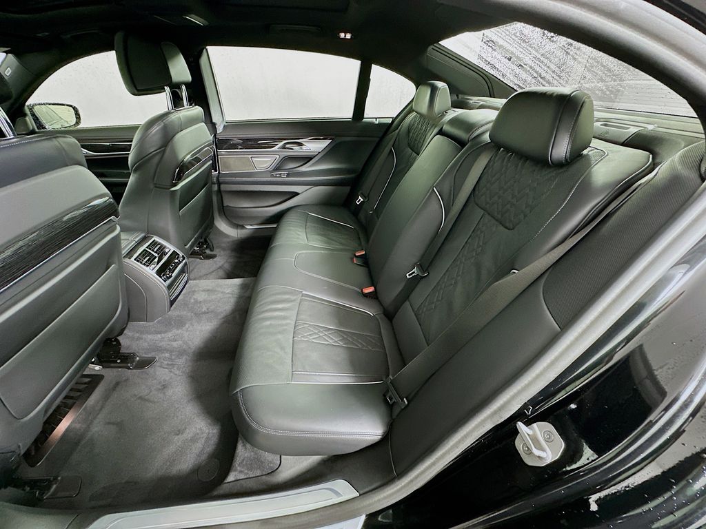 Thumbnail: 2022 BMW 7 Series - 24
