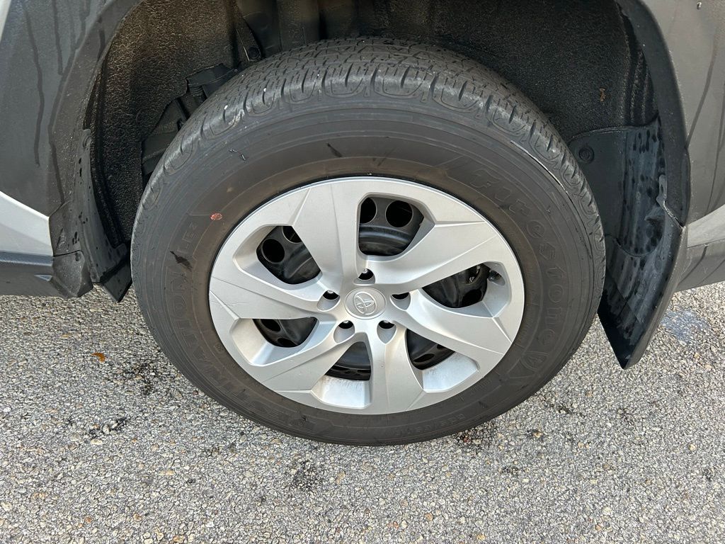 Thumbnail: 2024 Toyota RAV4 - 9