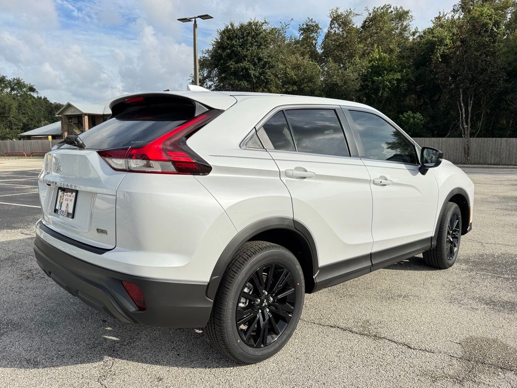 2025 Mitsubishi Eclipse Cross LE photo 7