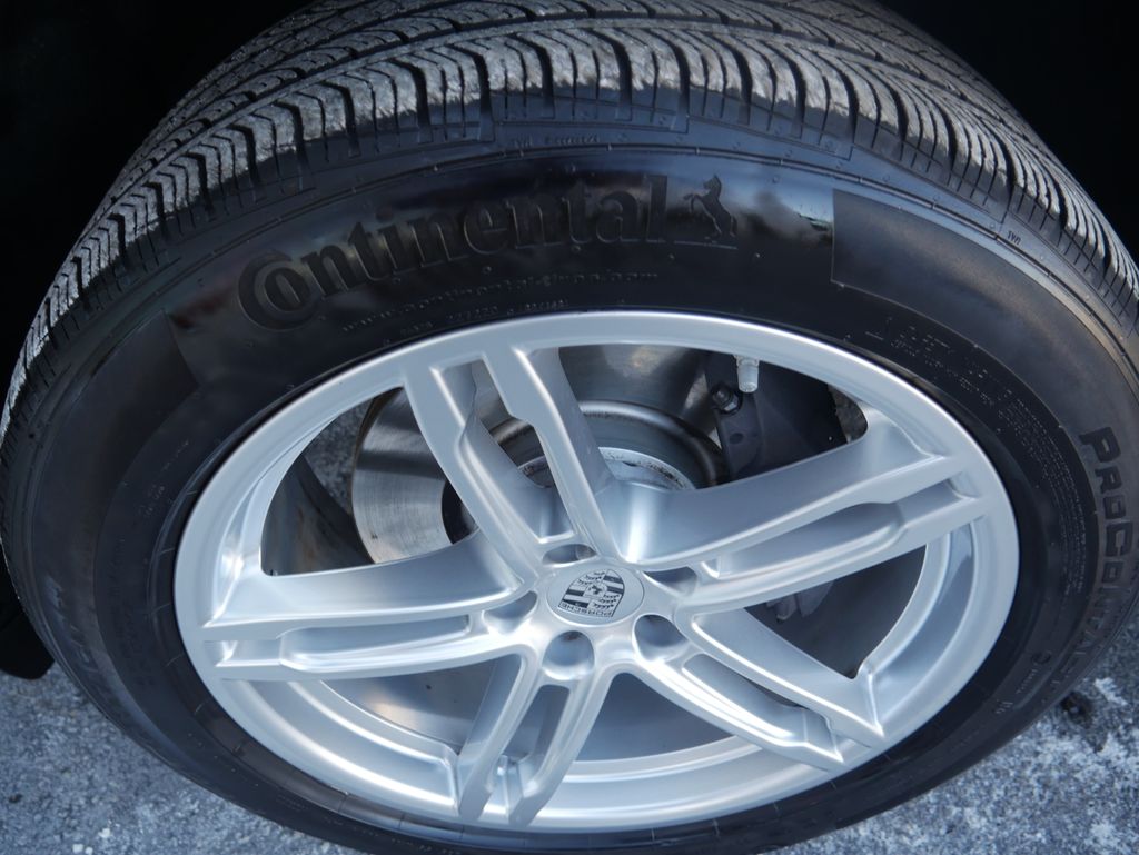 Thumbnail: 2020 Porsche Macan - 13