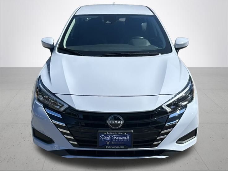 2025 Nissan Versa 1.6 SV photo 3