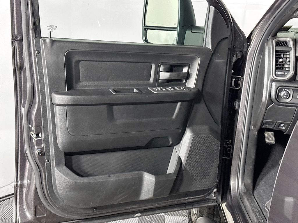 2026 RAM 3500 Tradesman - Photo 10
