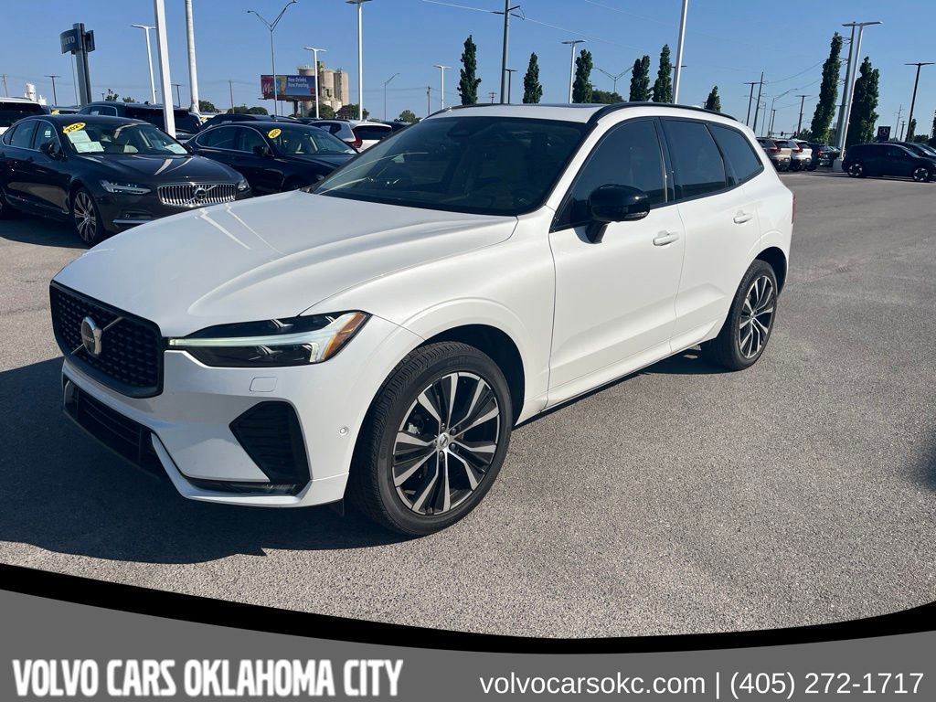 2023 Volvo XC60 B5 Plus Dark Theme