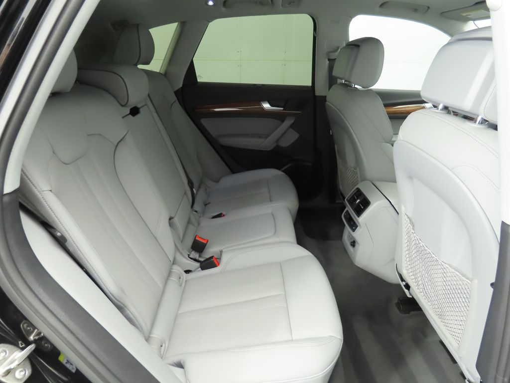 2022 Audi Q5 e Prestige 23