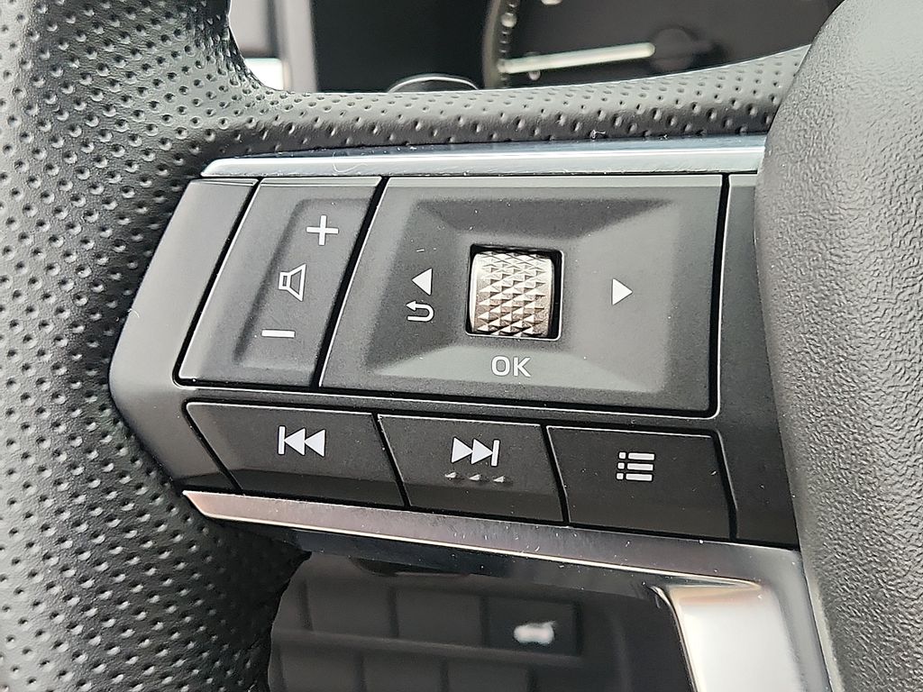 Thumbnail: 2024 Mitsubishi Outlander - 21