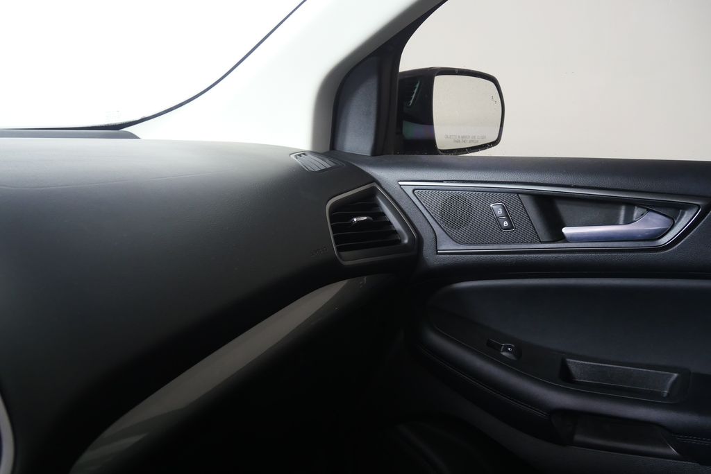 Thumbnail: 2023 Ford Edge - 18