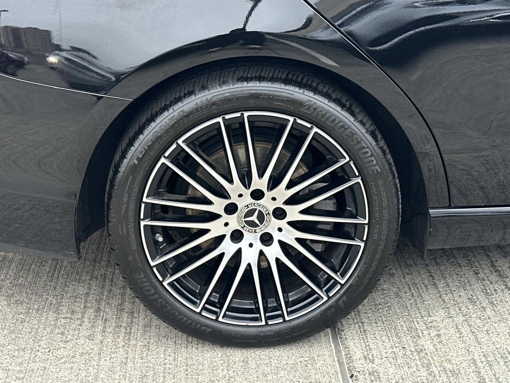 Thumbnail: 2025 Mercedes-Benz C-Class - 16