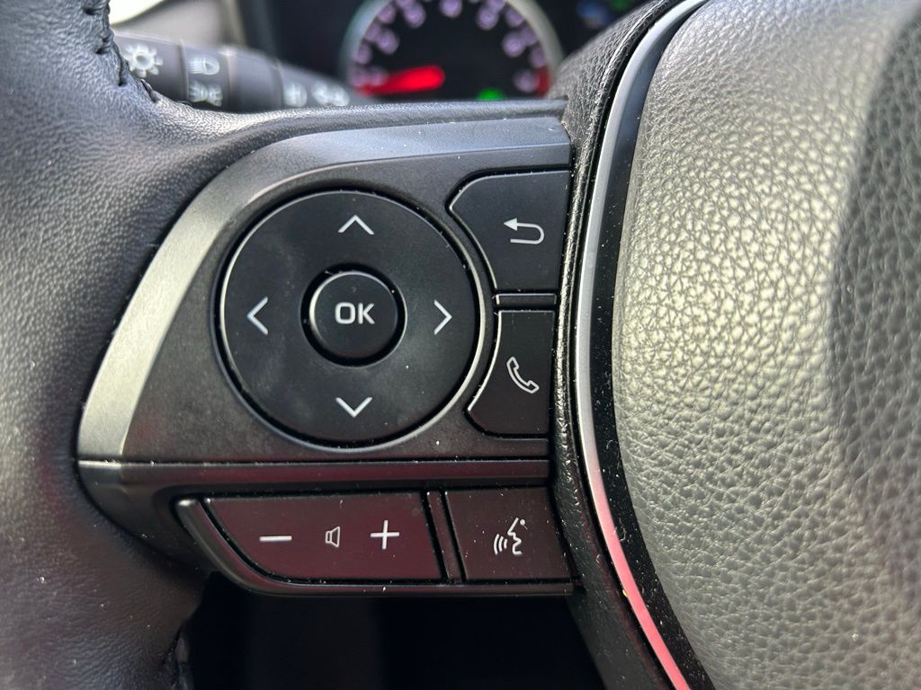 Thumbnail: 2022 Toyota RAV4 - 25