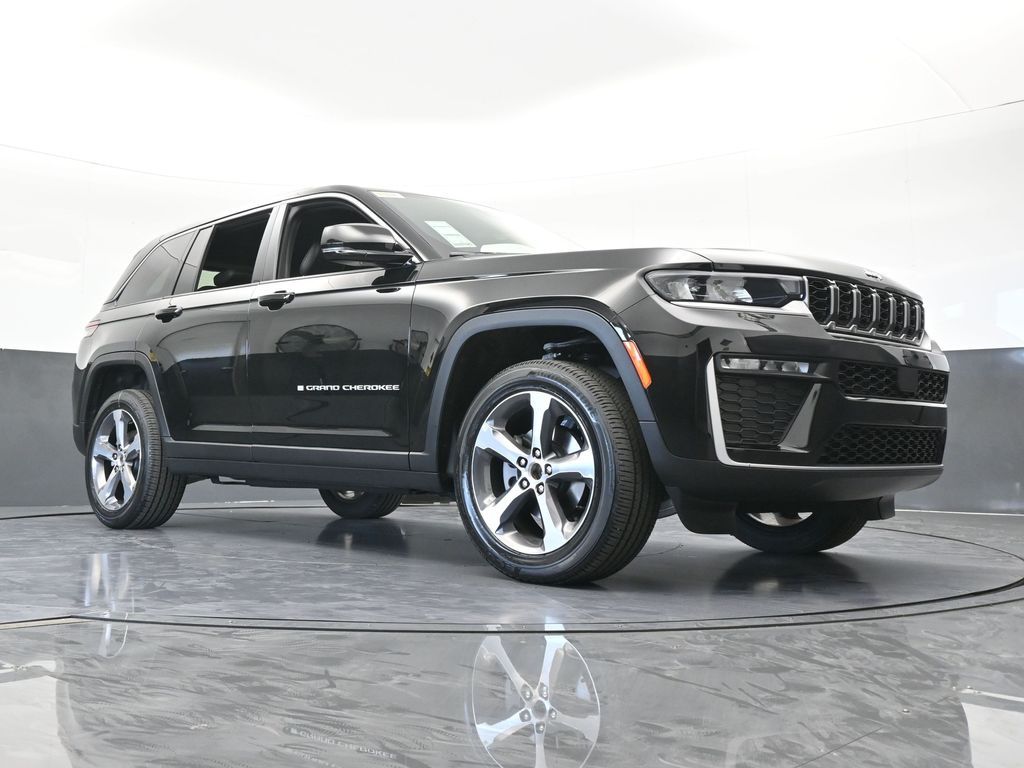 New 2026 Diamond Black Crystal Pearlcoat Jeep Limited image 58