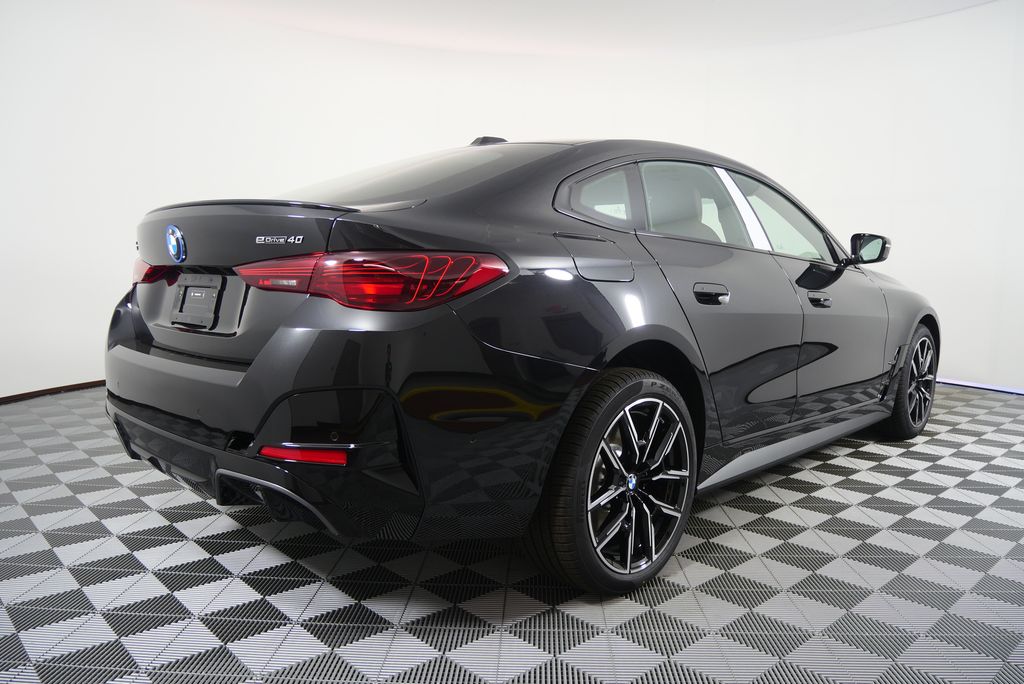 Thumbnail: 2025 BMW i4 - 3