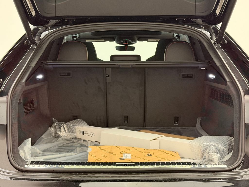Thumbnail: 2026 Audi SQ8 - 14