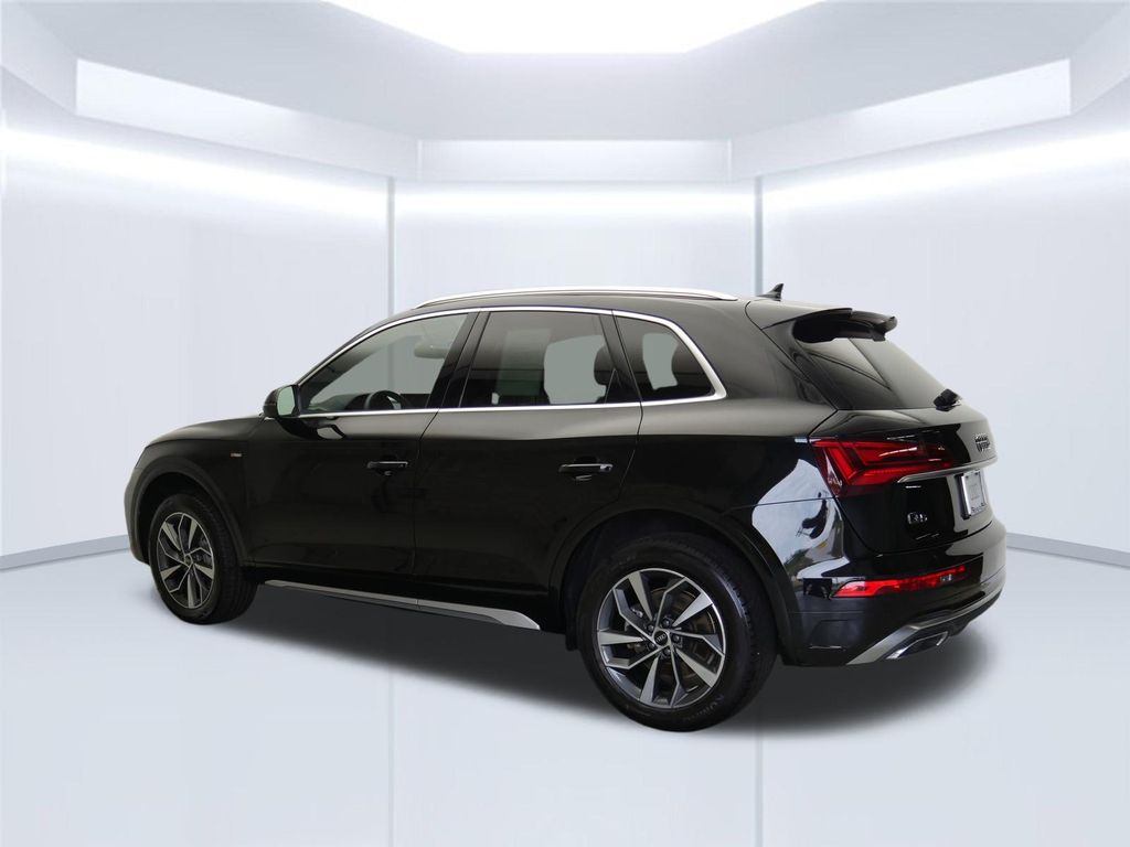 Thumbnail: 2023 Audi Q5 - 4