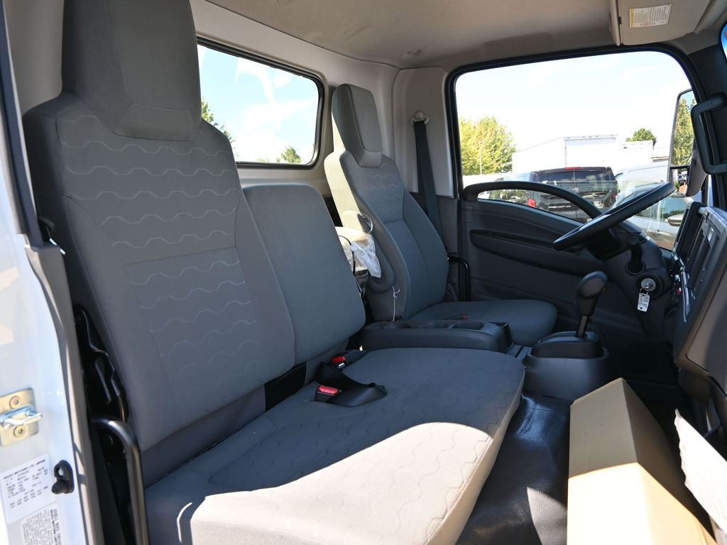 2025 Isuzu NRR 