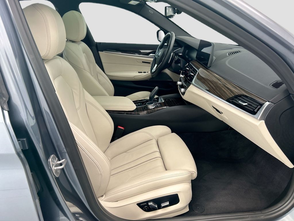 Thumbnail: 2022 BMW 5 Series - 19