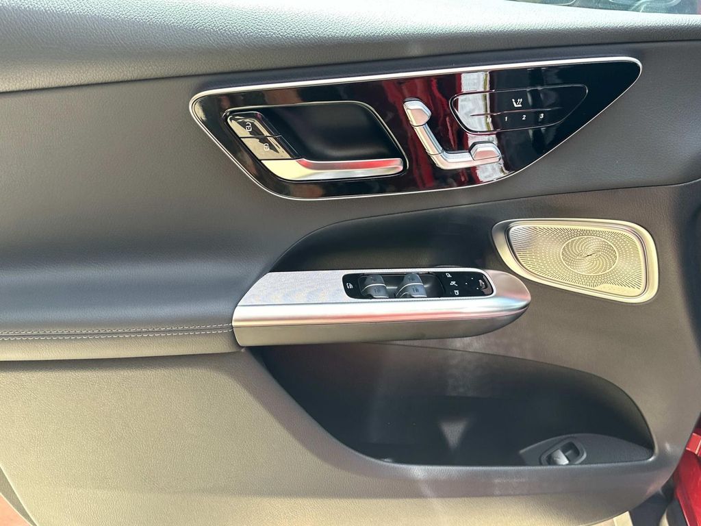 Thumbnail: 2025 Mercedes-Benz GLC - 20