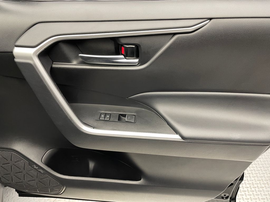 2024 Toyota RAV4 XLE 15