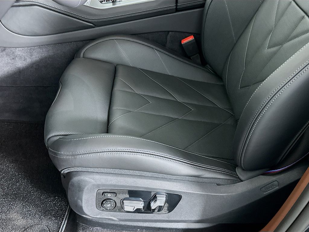 Thumbnail: 2026 BMW XM - 21