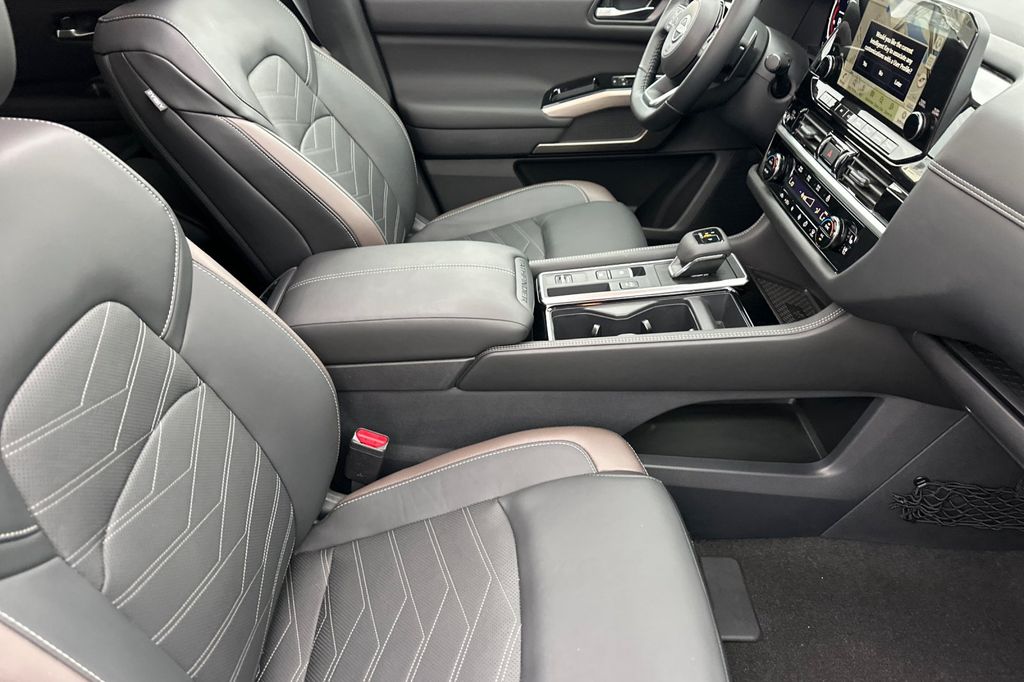 2025 Nissan Pathfinder Platinum - Photo 13