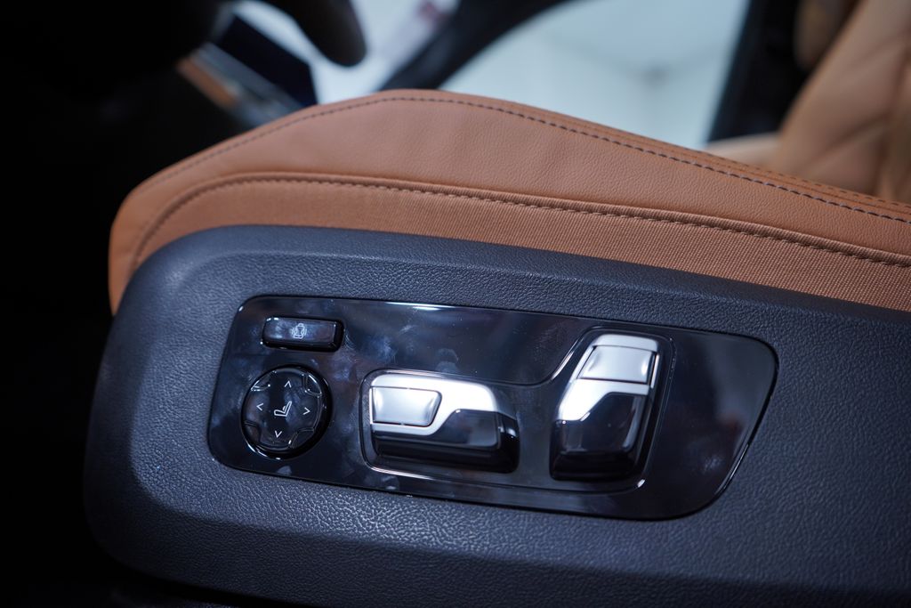 Thumbnail: 2026 BMW X7 - 13