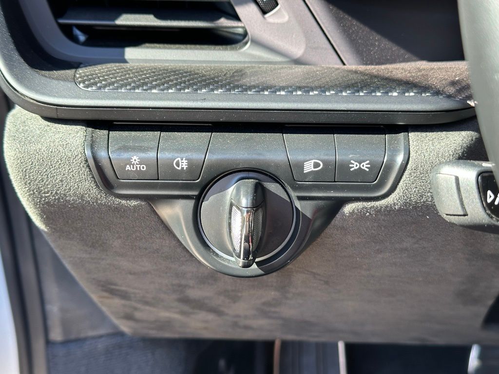 Thumbnail: 2025 Porsche 911 - 32